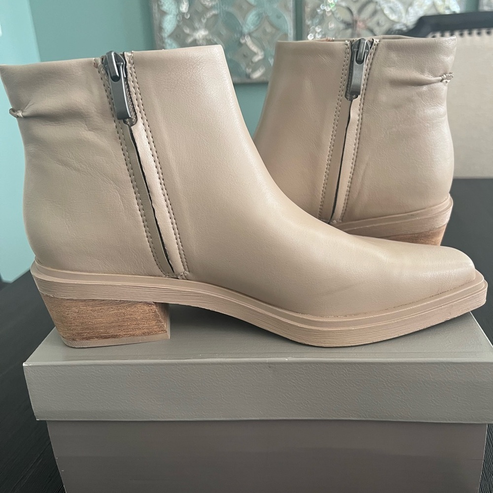 NWT Franco Sarto Women's Forta Ankle Boot - Picture 2 of 6